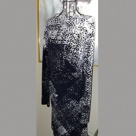 AMERICAN LIVING BLACK & WHITE SILKY KNIT SHEATH DRESS~BOAT NECKLINE~RUCHING~16 - Picture 6 of 7